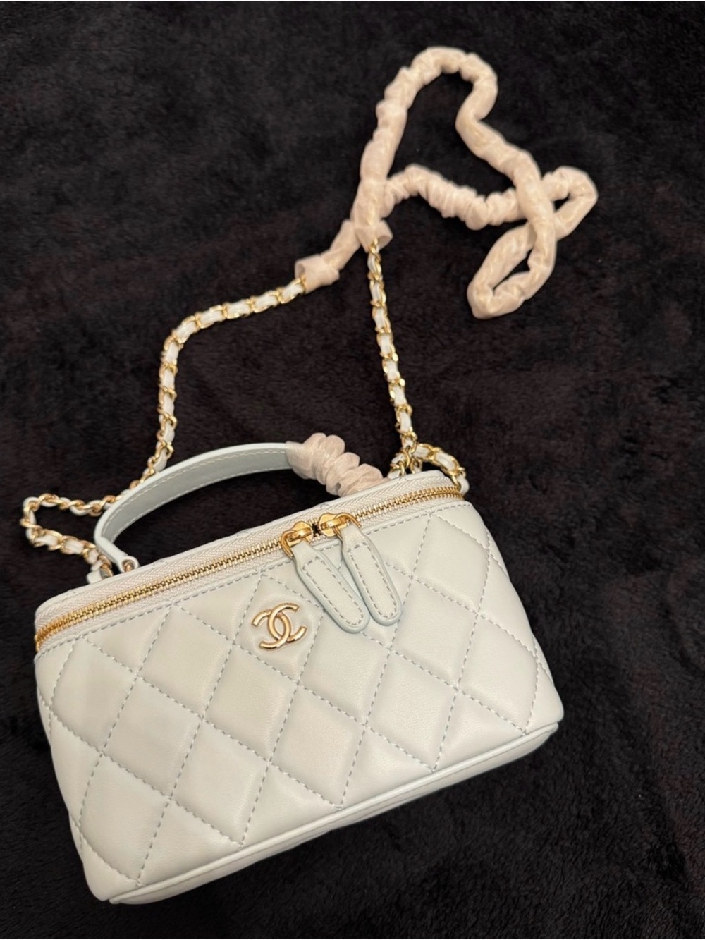 Source Unknown White Quilted Crossbody Bag with Gold Hardware